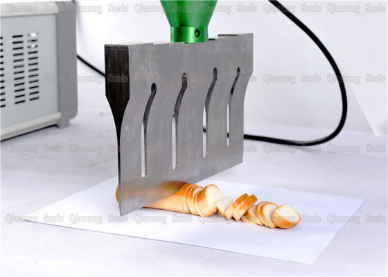 Découpeuse ultrasonique adaptée aux besoins du client de couleur pour la nourriture surgelée de viande de tomate